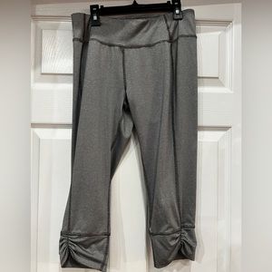 Danskin Now Fitted yoga cropped pants size M